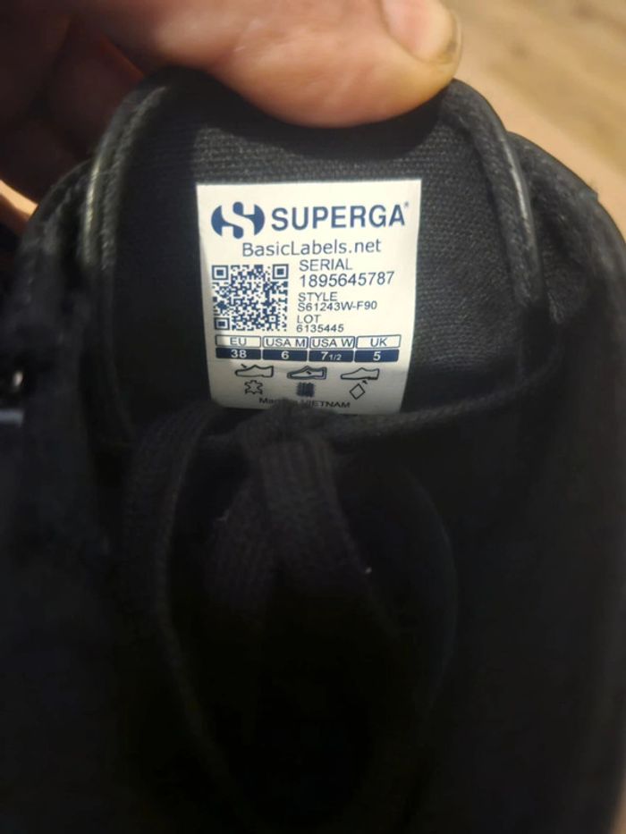 Bottines en cuir noires Superga neuves jamais portées dans leur boîte d'origine taille 38 - photo numéro 3