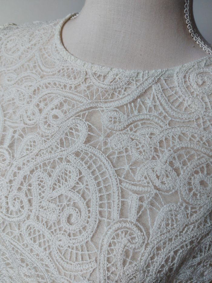 Très joli top en dentelle manches courtes - photo numéro 2