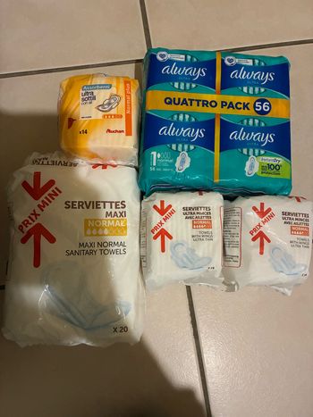 Gros lot de serviettes hygiéniques