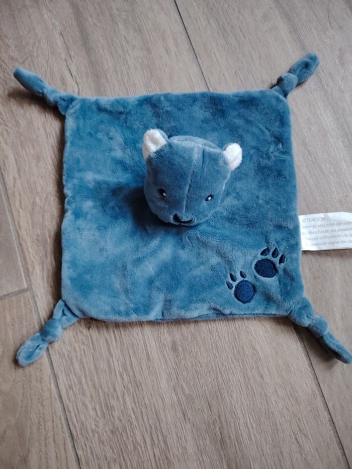 Doudou plat ours bleu empreinte kimbaloo