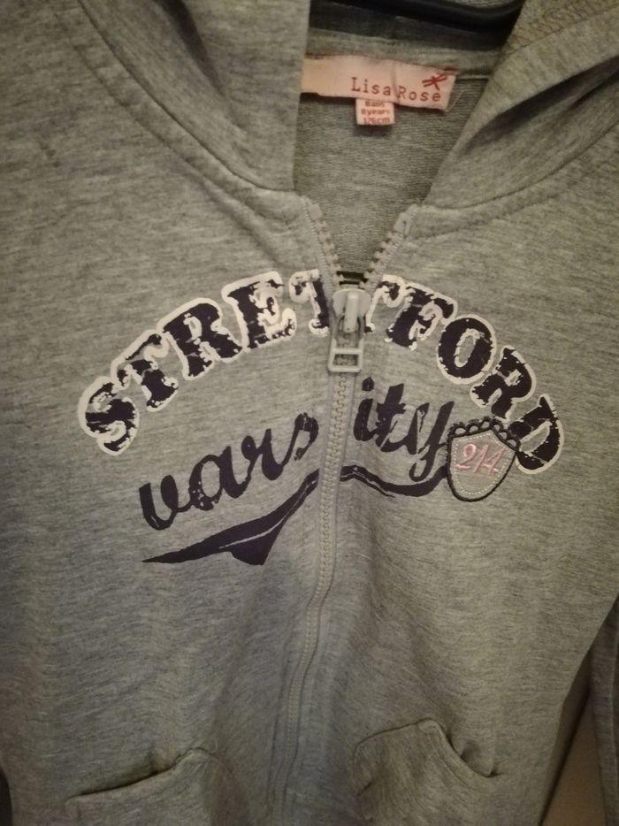 Gilet a fermeture éclair avec capuche 8 ans - photo numéro 3