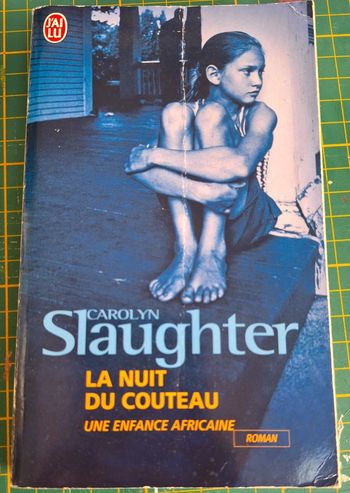 Livre "la nuit au couteau" en bon état (page de couverture pliée)