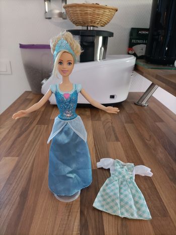 Barbie Cendrillon+ tenue de bal et de Cendrillon