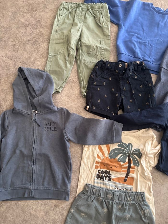 Lot vêtements garçon 24 mois - photo numéro 2