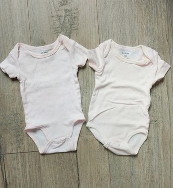 Lot 2 bodies manches courtes Kiabi 3 mois