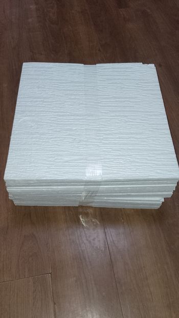 32 Dalles de polystyrène blanche