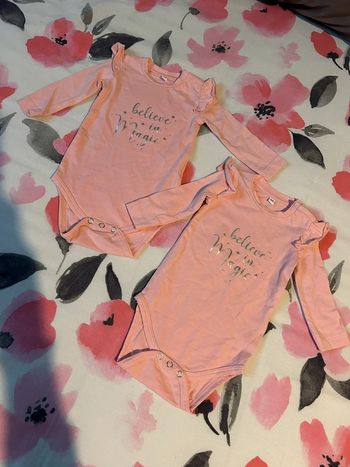 Lot 2 bodys à volants