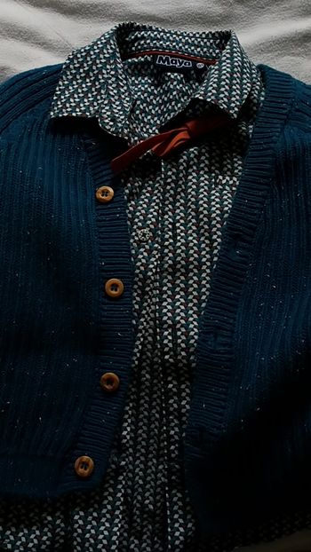 Chemise est son gillet assorti.