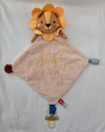 Doudou Lion plat losange - Attache tétine- Gifi