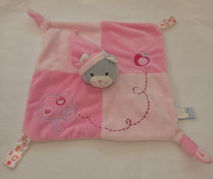 Doudou chat souris carre plat rose - pommier - Gipsy