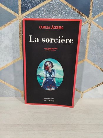 Livre grand format La sorcière Camilla Läckberg actes noirs