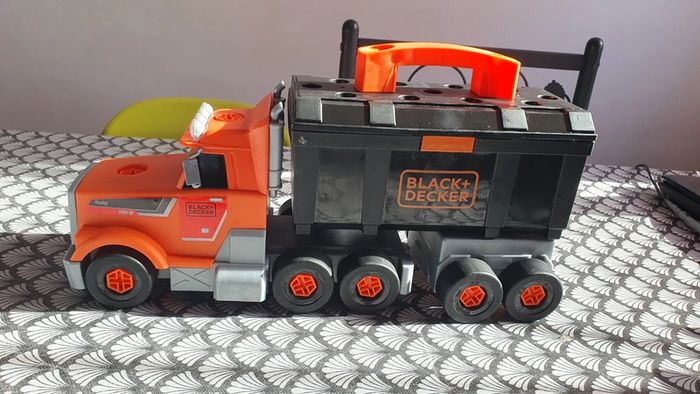 Camion avec boîte à outils Black&Decker Truck Smoby