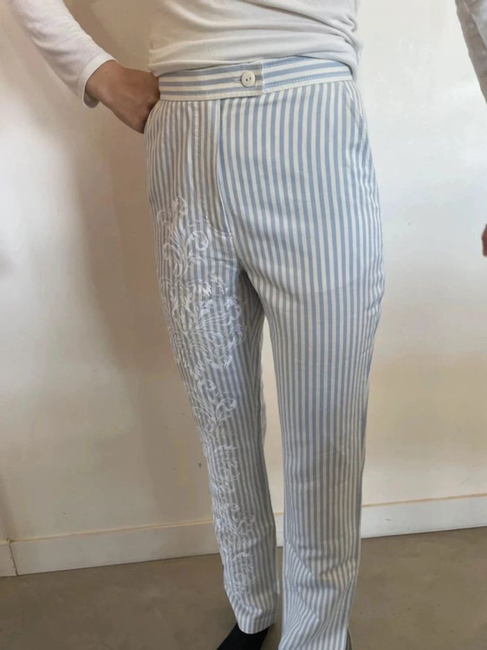 Superbe pantalon brodé et rayures - photo numéro 3
