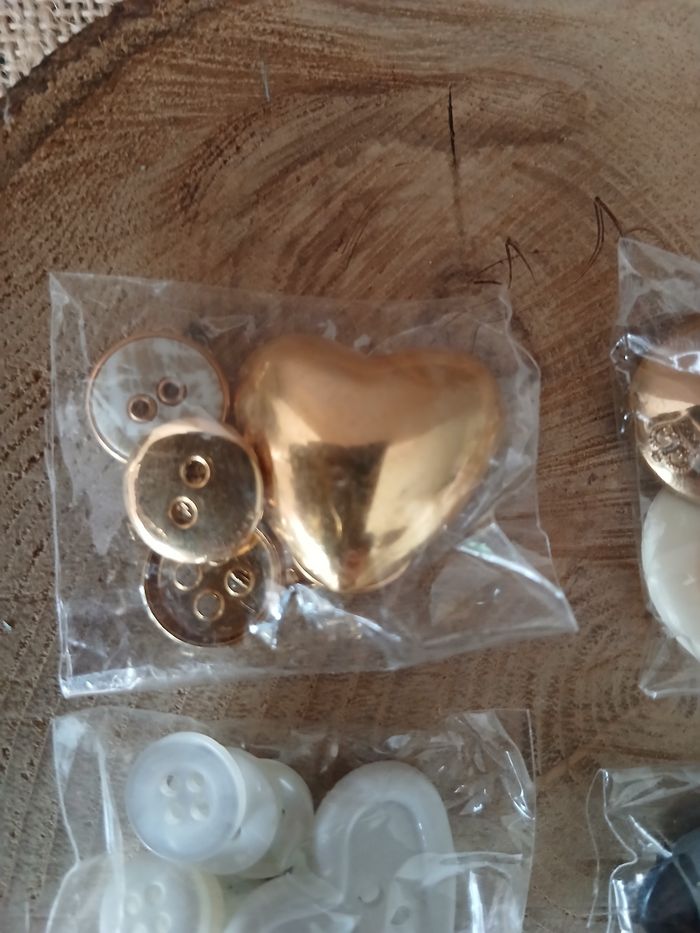 Lot de 4 sachets de boutons - photo numéro 3