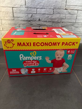 Couches Pampers taille 4