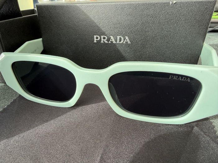 Lunettes de soleil PRADA - photo numéro 2