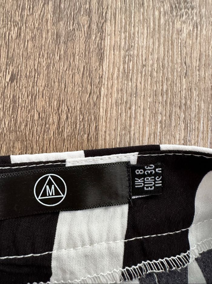 - Short M - Taille S / 36 - Très Bon état - photo numéro 3