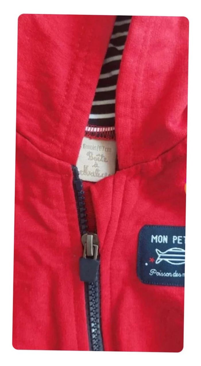Gilet à capuche rouge - chaud et confortable, Boîte à Malice, en très bon état, taille 6 mois - photo numéro 2