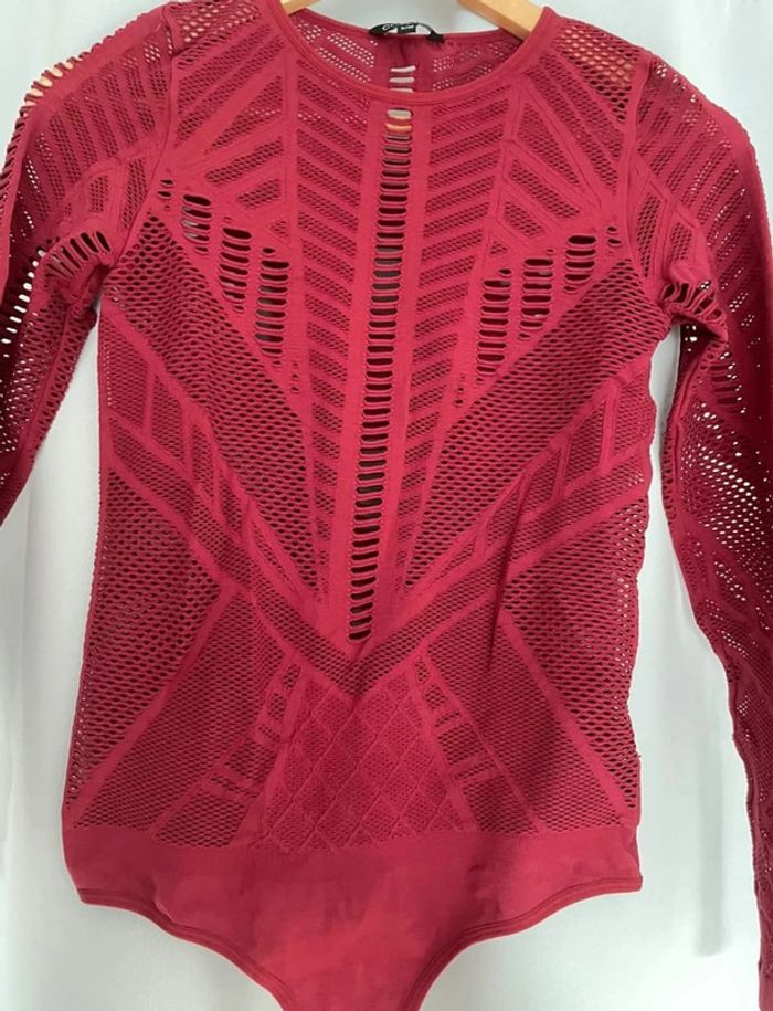 haut body motif trou