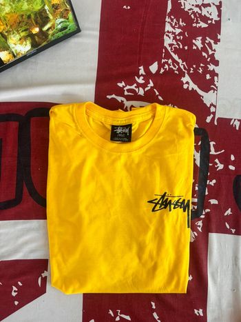 T-shirt Stussy Rework taille M/L jaune moutarde motif « araignée boule de billard n8 »