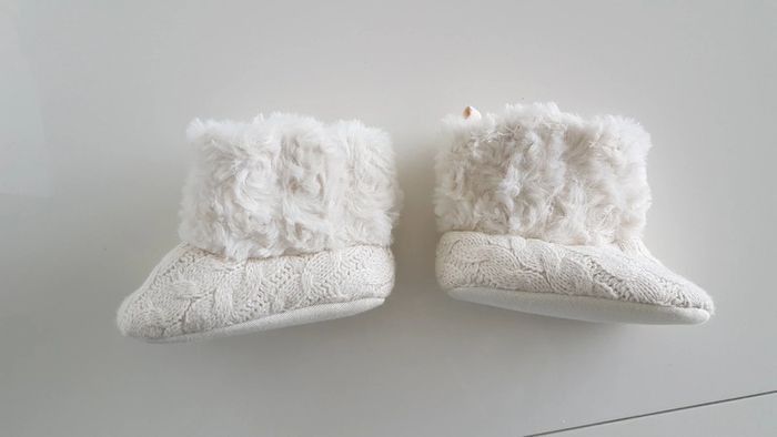 chaussures en fourrure bébé neuves