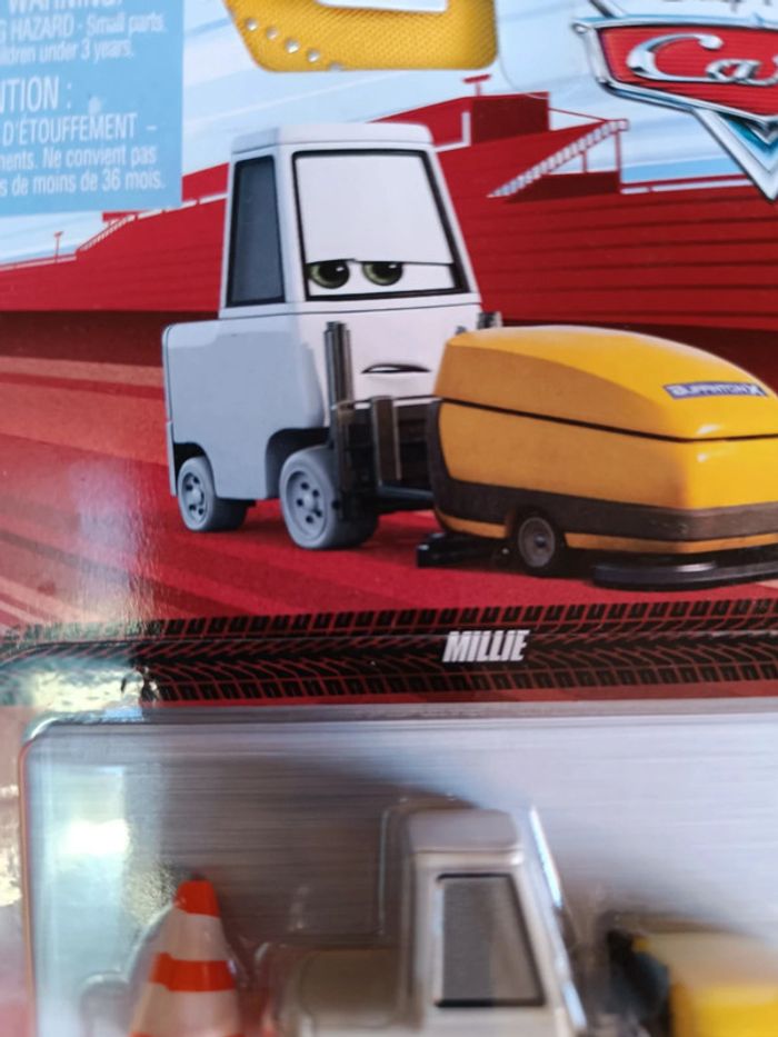 Voiture Cars Millie Disney Pixar Mattel Neuf - photo numéro 4