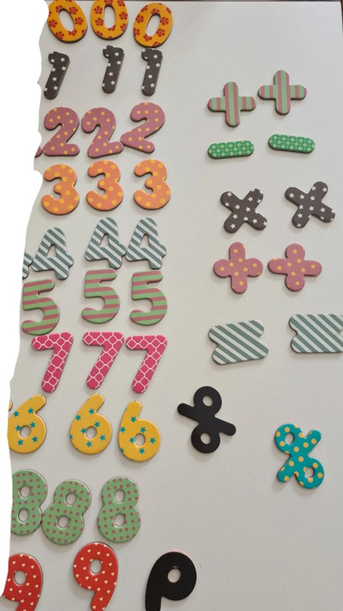 Lot de 42 chiffres magnétique et symboles mathématiques - photo numéro 2