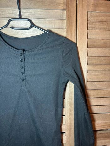 Haut longues manches noir ligné élastique taille S