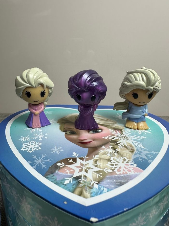 Lot Ooshies Frozen II et boîte de rangement reine des neiges - photo numéro 2