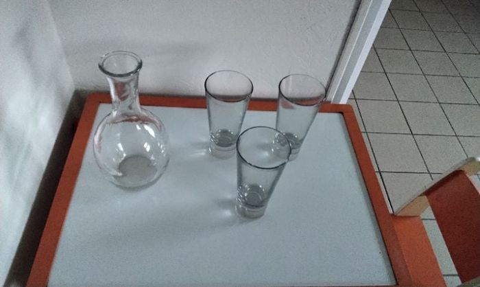 Verres et carafe