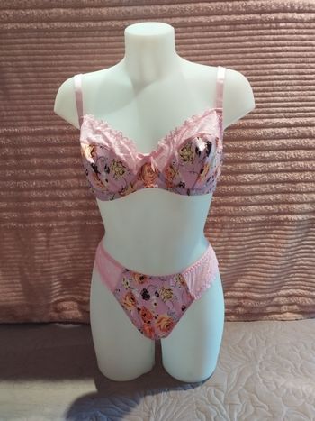 Ensemble sous vêtements rose fleurie