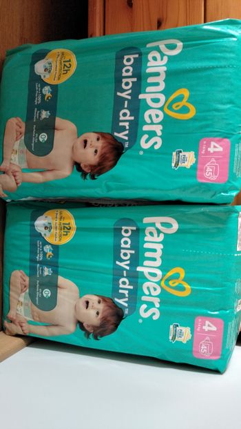 Lot de deux paquets de couches Pampers taille 4
