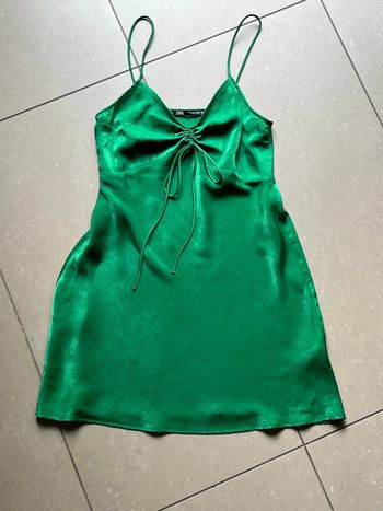 Robe à bretelles satinée verte Zara XS