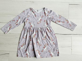 Vêtement fille robe mauve motifs licorne H&M  6 ans