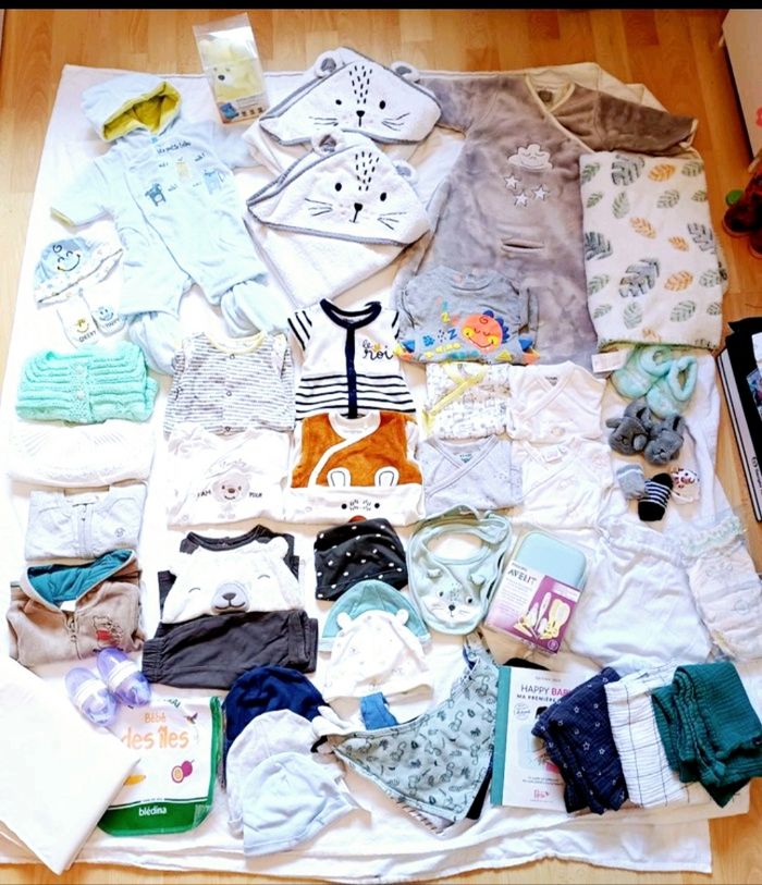 Lot de puériculture naissance et 1 mois