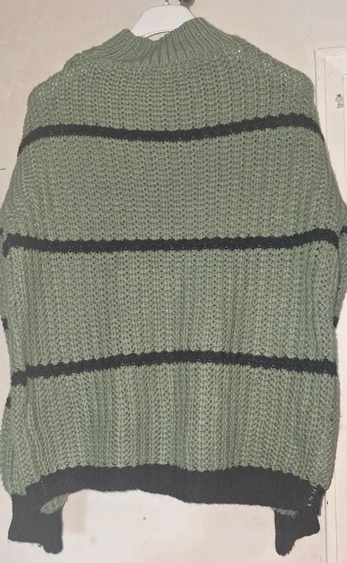 Pull taille S en très bon état "shein" - photo numéro 2