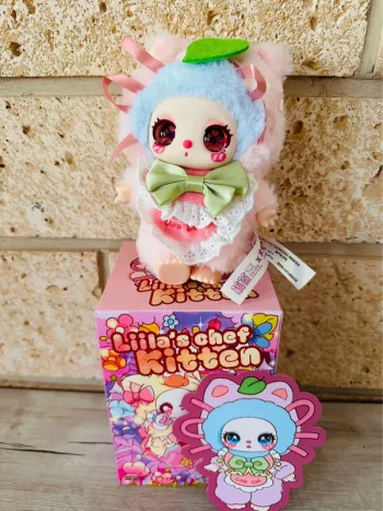🍑Poupée de collection Liila’s Chef Kitten – Modèle White Peach Jam Donut