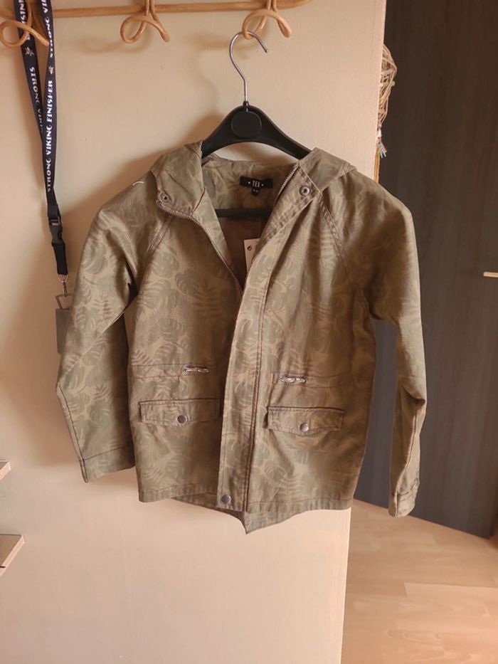 Veste imper kaki neuve 9/10 ans