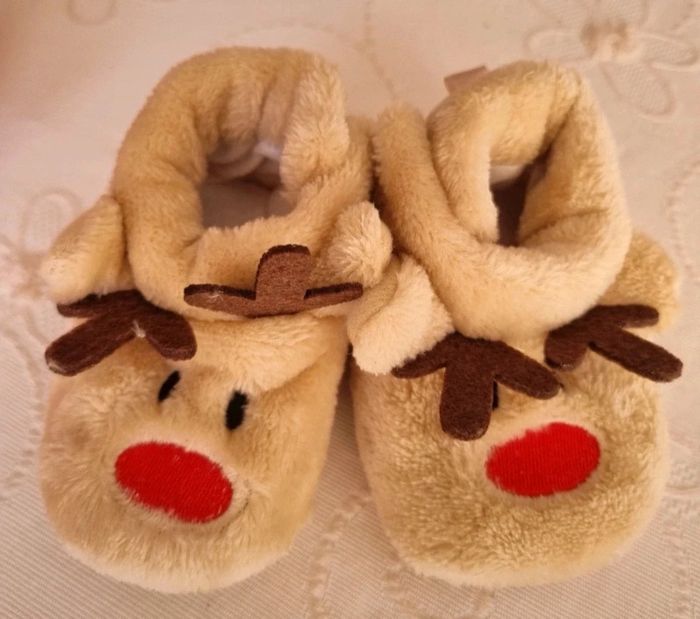 Lot de paires de chaussons de Noël 6 mois neufs - photo numéro 3