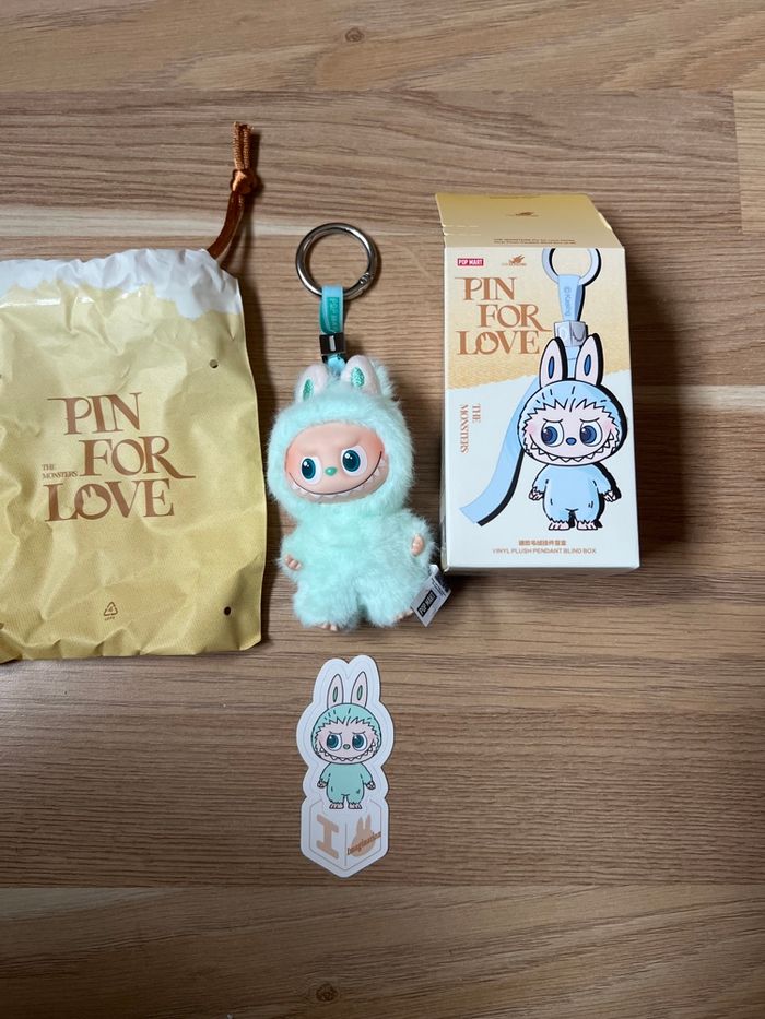 Labubu Pin for Love I