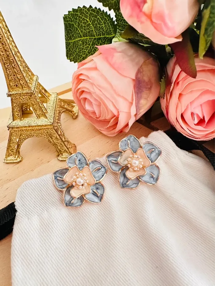 🌸Boucles d’oreilles fleur pastel Betsey Johnson