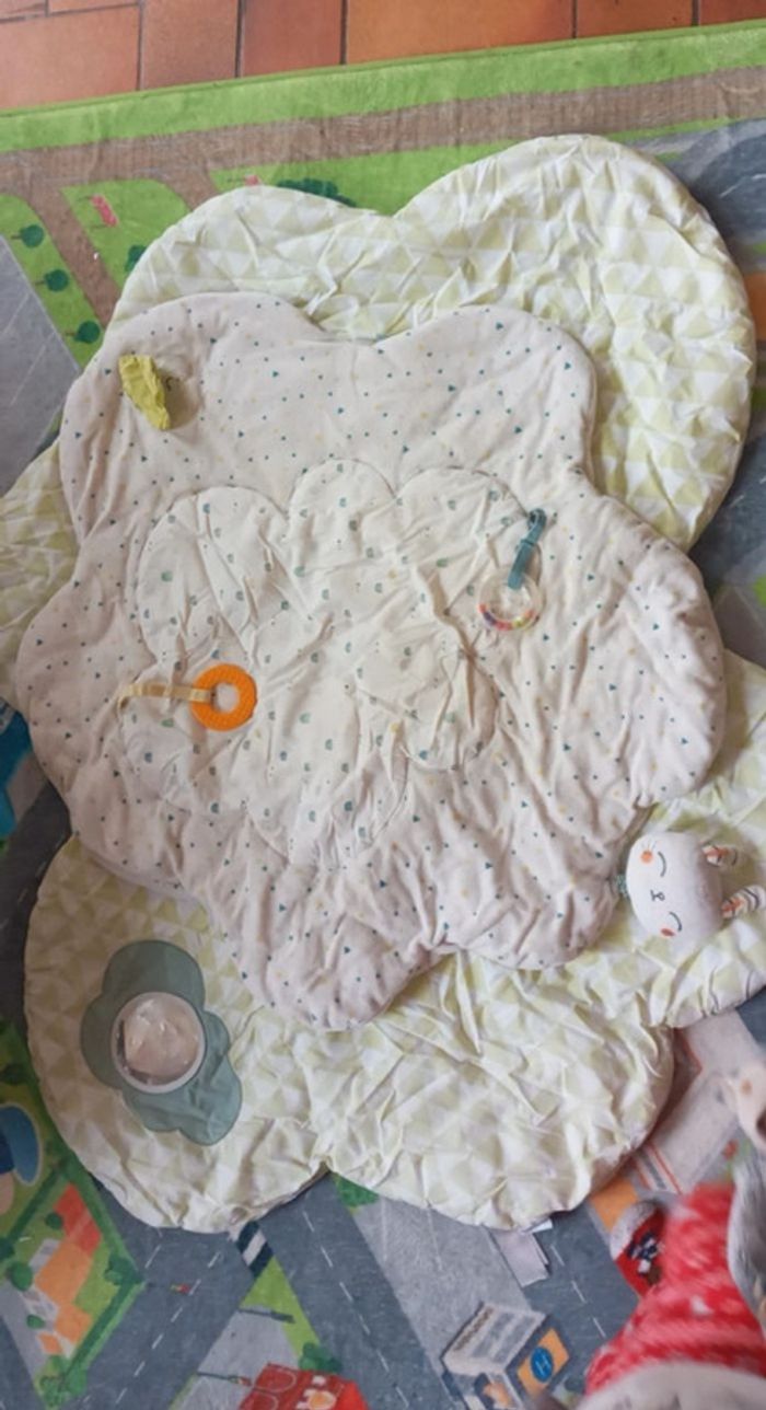 Tapis d'éveil Verbaudet en forme de fleur - photo numéro 3