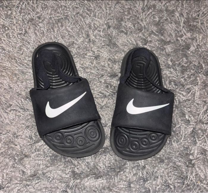 Claquette Nike taille 24