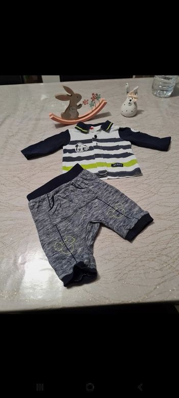 Ensemble Mickey 1 mois très bon état