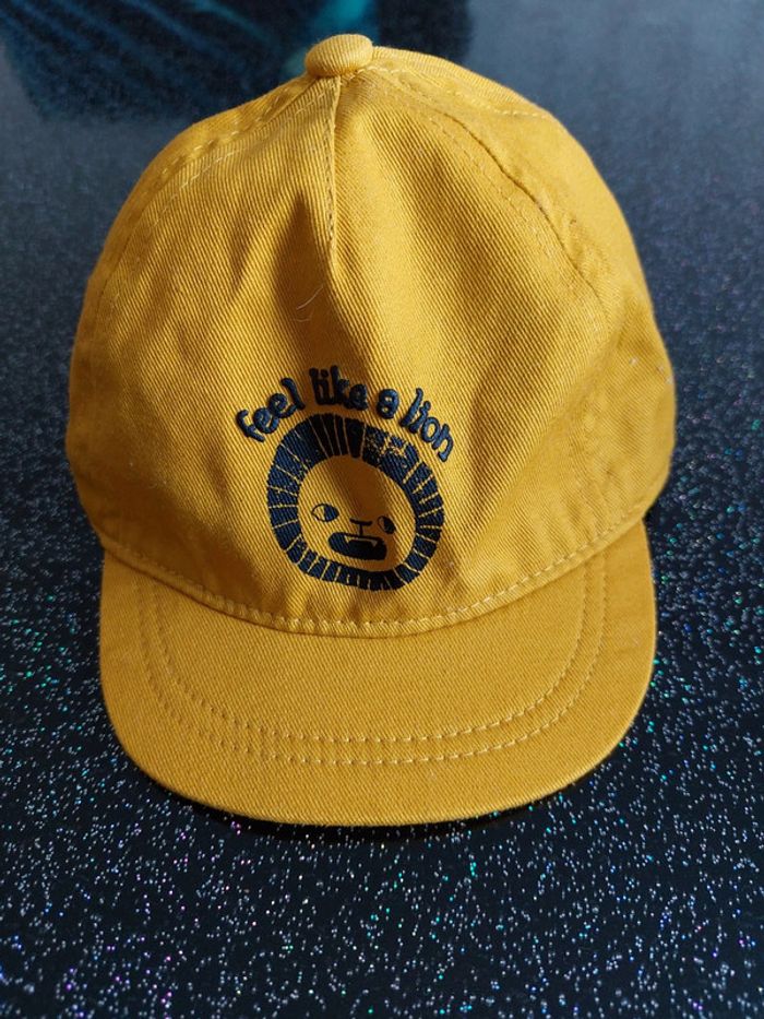Casquette t47 6-12m kiabi neuve