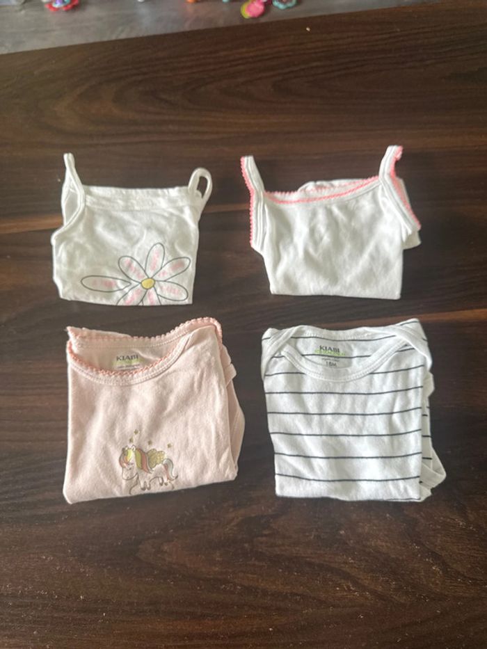 Lot de quatre bodies