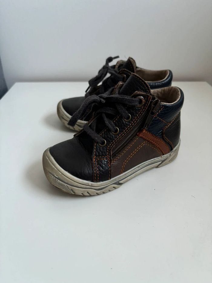 Chaussures montantes bébé pointure 22. - photo numéro 2