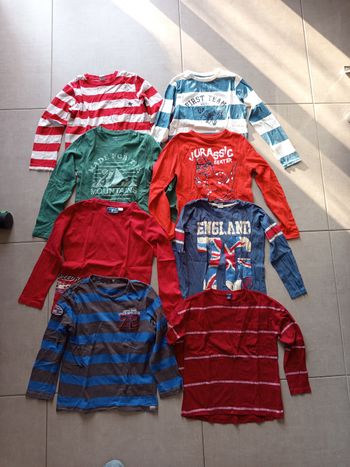 Lot de 8 tee shirts manches longues en très bon état + 2 tee shirts  offerts