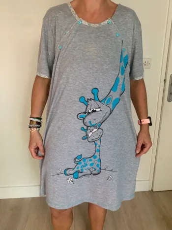 🤰🦒 Chemise de nuit maternité/allaitement – Taille L/XL – Motif girafe + girafon – Marque Élégant