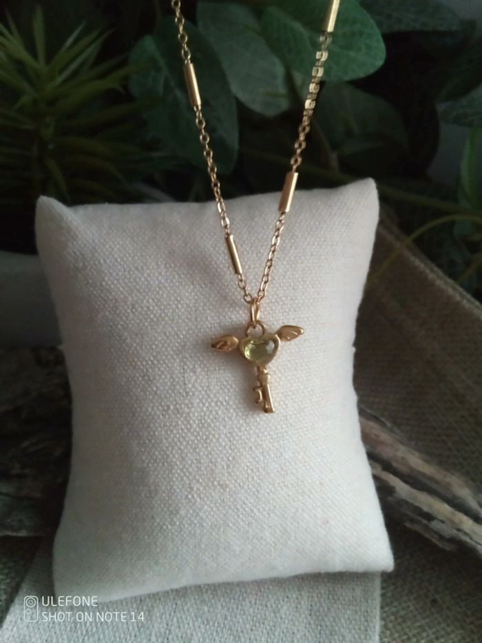 Collier pendentif clé ailée pierre de péridot naturelle 💚. - photo numéro 4